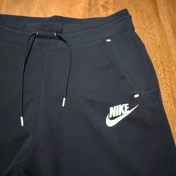 Nike Women’s Tech Fleece Joggers M. Style 931828-011, White Zip Pocket - Picture 3 of 6